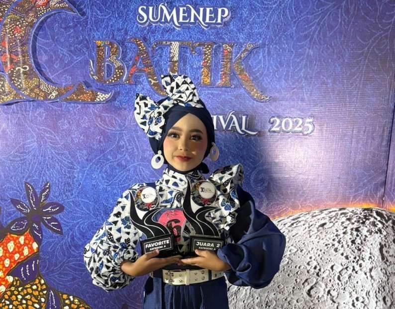 Tiga Siswa SDN Pajagalan 1 Sumenep Borong Juara di Festival Batik 2025, Buktikan Atlet Pun Bisa Berlenggak-lenggok di Catwalk