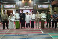 Foto Bersama Camat Pasongsongan Fariz Aulia Utomo Bersama Para Pemenang Lomba Semarak HUT ke-80 RI di Kecamatan Pasongsongan 