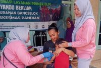 Suasana Imunisasi Campak di Posyandu Berlian di Kelurahan Bangselok 
