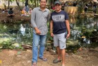 Ketua DPC ISSITA Kabupaten Sumenep, Dr. Naghfir, S.H.I., S.H., M.H.,  Bersama Owner Pasar Kebun Desa Saroka Kecamatan Saronggi