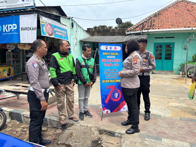 Kasat Lantas Polres Sumenep, AKP Ninit Titis Dwiyani, S.E Didampingi KBO Lantas dan Kanit Tujarwali IPDA Dita
