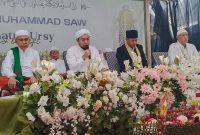 KH. Azaim Ibrohimi, pengasuh Pondok Pesantren Salafiyah Syafi’iyah saat menyampaikan Tausiyah di Acara Walimatul Ursy Tahta Alfiana Binti Miftahussurur dengan Moh. Mufid Mubarak Bin KH. Baidhawi, Senin (08/09/2025)