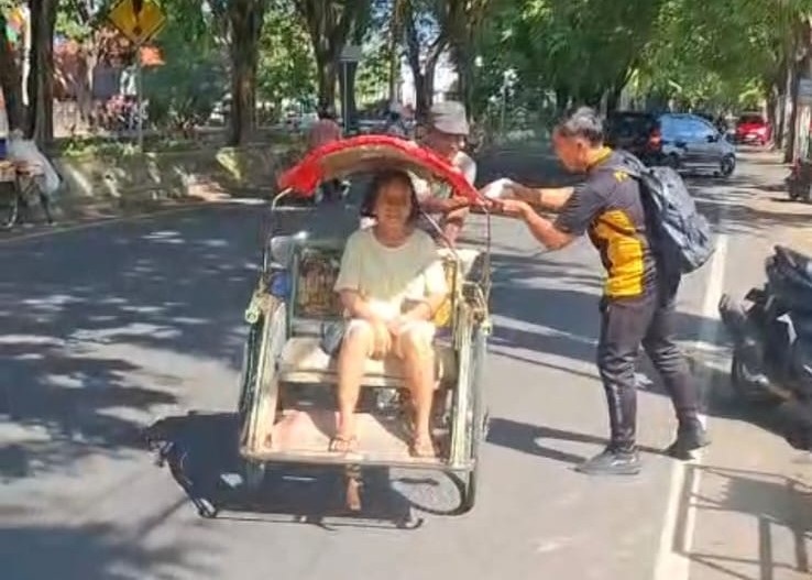 Dijalan Urip Sumoharjo, KBS Sumenep Ajarkan Makna Berbagi yang Sebenarnya