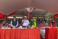Kepala Dinas Kebudayaan, Pemuda, Olahraga, dan Pariwisata (Disbudporapar) Sumenep, H. Moh. Ikhsan, hadir mewakili Bupati Achmad Fauzi Wongsojudo Saat Memberikan Sambutan di Acara Lomba Kerapan Sapi Tingkat Kabupaten dilapangan Giling Sumenep, Minggu (14/09/2025)