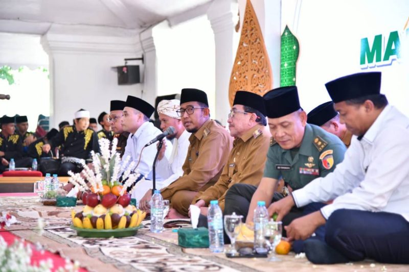 Bupati Sumenep Dr. H. Achmad Fauzi Wongsojudo Bersama Jajaran Forkopimda di Acara Peringatan Maulid Nabi Muhammad SAW 1447 H. di Pendopo Agung Keraton Sumenep, Senin (15/09/2025) 