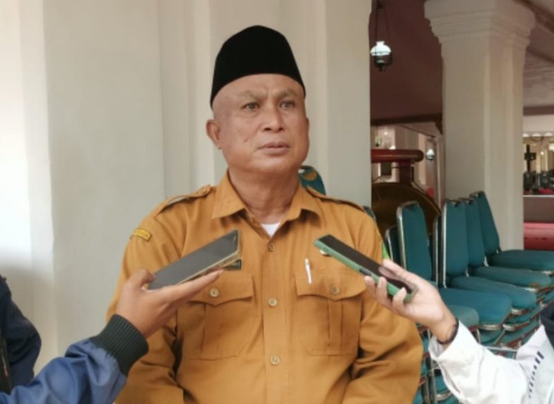 Kadisbudparopar Kabupaten Sumenep H. Moh. Iksan Saat Diwawancarai Media, Senin (15/09/2025)