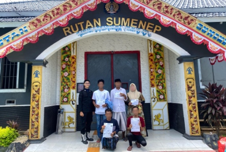 Momen Mengharukan, 5 Warga Binaan Rutan Sumenep Pulang untuk Menyongsong Hidup Baru