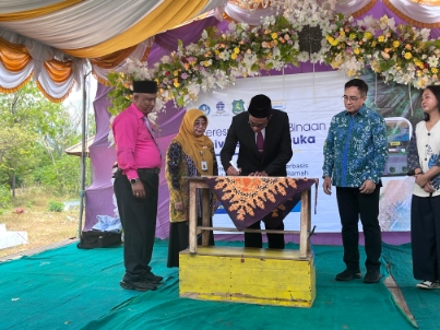 Potret Peresmian Wisata Pantai Galung Desa Binaan UT Surabaya di Desa Juruan Daya Kecamatan Batuputih Sumenep, Rabu (17/09/2025)