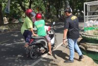 Nasi Bungturat: 70 Bungkus Nasi Berkah di Jalan Urip Sumoharjo, Sumenep, Jum'at (19/09/2025)