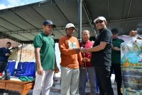 Bupati Sumenep Dr. H. Achmad Fauzi Wongsojudo, S.H.,M.H., Saat Membuka Kejuaraan Lomba Suara Burung Perkutut di Lapangan Desa Paberasan, Minggu (21/09/2025) 