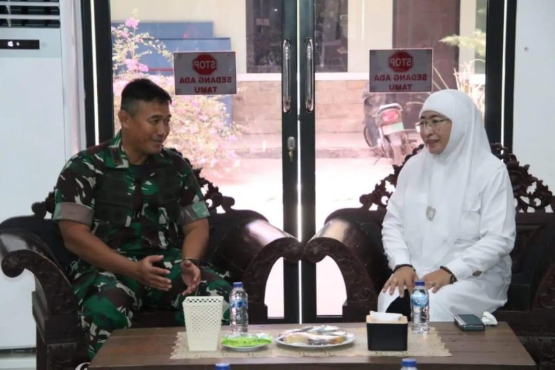 Dandim 0827, Letkol Arm Bendi Wibisono dan Ketua HKTI Sumenep Hj. Dewi Khalifah
