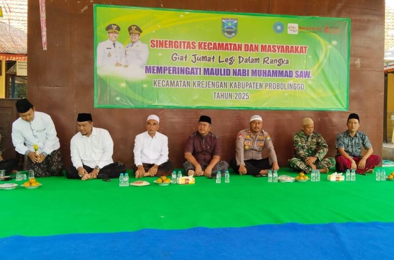 Forkopimka Krejengan Probolinggo Saat Gelar Jumat Legi, doa bersama, dan peringatan Maulid Nabi Muhammad SAW. 