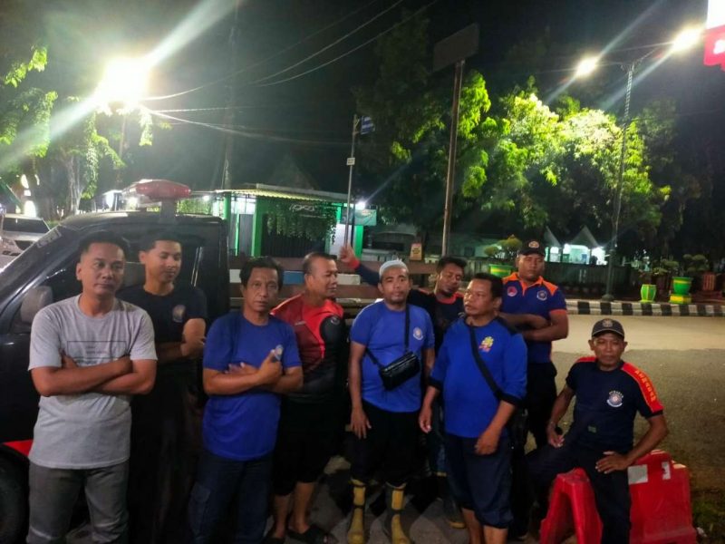 Tim Unit Reaksi Cepat Damkar Sumenep Usai Evakuasi 
