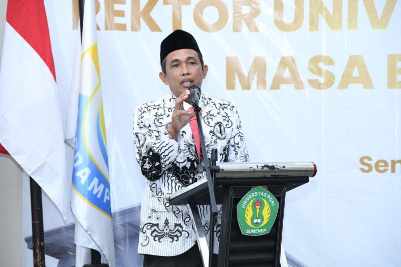 Rektor UPI Asmoni Saat Memberikan Sambutan di Acara Pengukuhan Dirinya Sebagai Rektor UPI di Hotel De Bagraf Sumenep, Senin (29/09/2025)