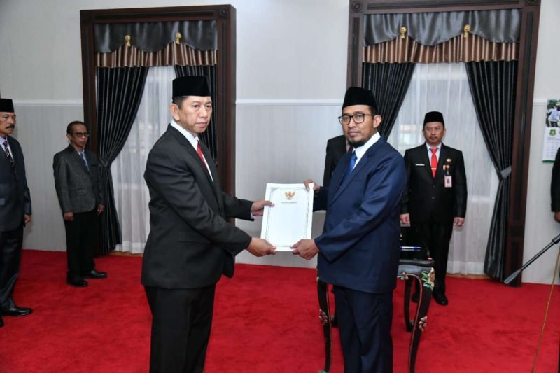 Bupati Sumenep Dr. H. Achmad Fauzi Wongsojudo, SH., MH., resmi melantik Syahwan Efendi sebagai Penjabat (Pj) Sekretaris Daerah (Sekda) Kabupaten Sumenep, Selasa (30/9/2025).