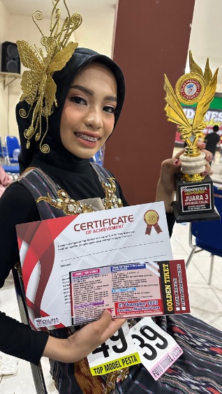 Maya Putri Ke4 Pasangan H. Ubaid Abdul Hayat Dan Siti Aisyah Harumkan Kabupaten Sumenep di Ajang Indonesia Best Model 2025 