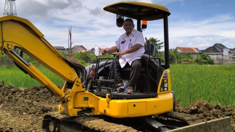 Karutan Sumenep Heri Sutriadi Saat Pelaksanaan Penggarapan Kolam Ikan Air Tawar Perkuat Ketahanan Pangan 