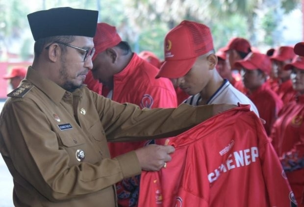 Bupati Sumenep Achmad Fauzi Wongsojudo Saat Lepas Atlet Ke Porprov Jatim di Kantor Pemkab Sumenep Beberapa Waktu Lalu
