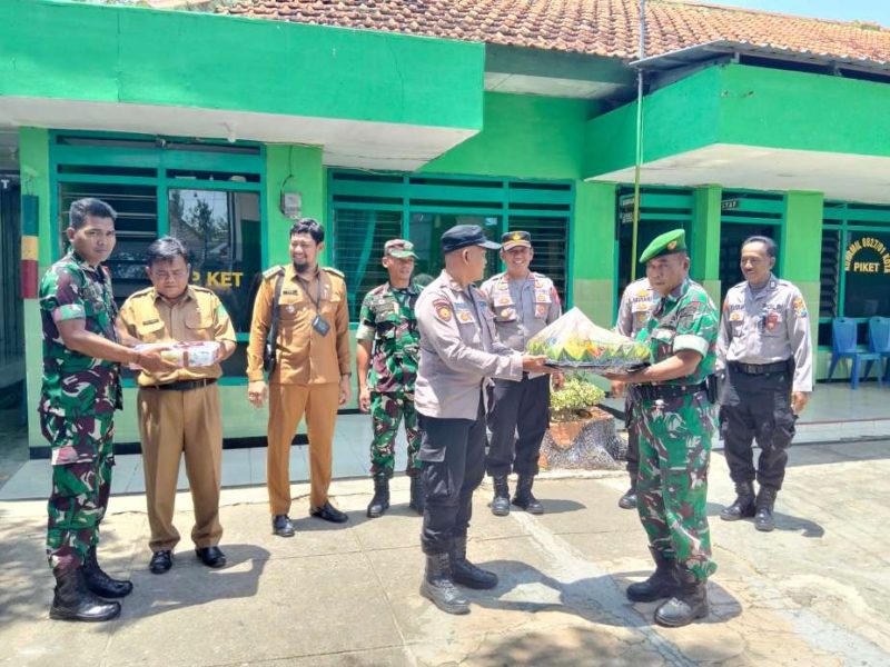 Momen Haru di Koramil Kota, Kapolsek dan Camat Datang Bawa Kejutan Ucapan HUT ke-80 TNI: Simbol Sinergitas Tanpa Batas