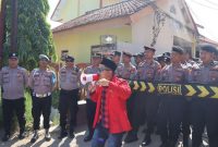 Polres Sumenep Kawal Aksi Unras GMNI dengan Pendekatan Humanis dan Persuasif