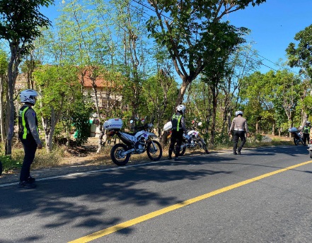 Satlantas Polres Sumenep Geber Motor Trail di Jalur Rawan Saronggi, Jaga Keselamatan Pengguna Jalan