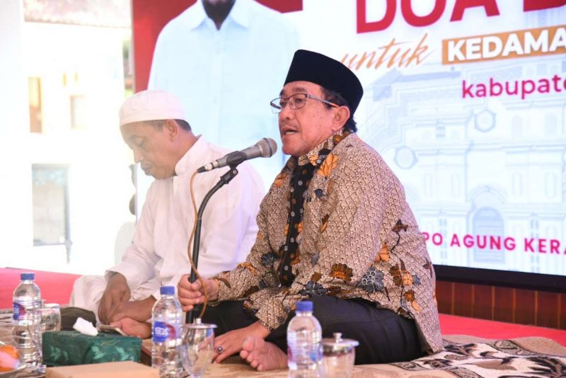 Wabup KH. Imam Hasyim Bersama Ketua MWCNU Kecamatan Kota KHR. Taufik Syakur Diacara Doa Bersama untuk Keselamatan Kabupaten Sumenep digelar di Pendopo Agung Keraton Sumenep, Kamis (09/10/2025) 
