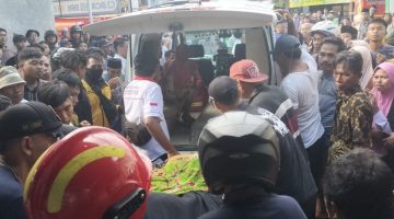 Suasana Proses Evakuasi Kebakaran di Pasar Jengara Desa Paberasan Kecamatan Kota Sumenep