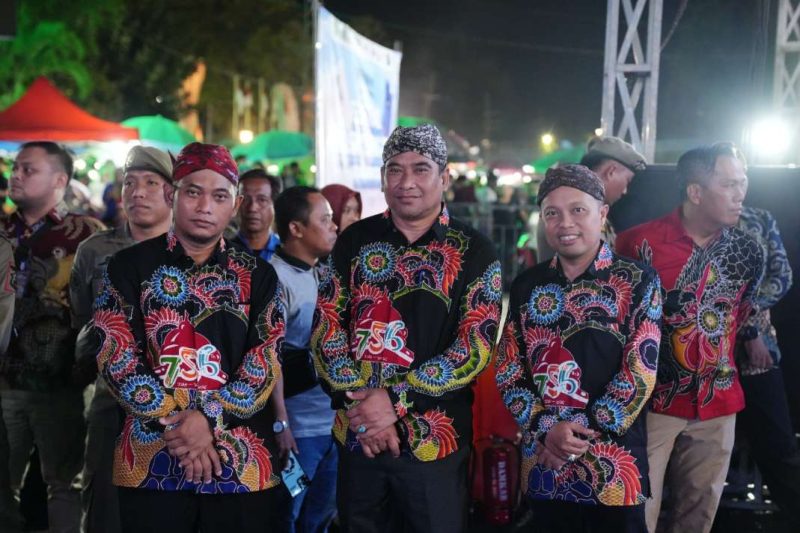 Mohammad Zaini, S.Sos., M.Si., Kepala Bidang Kebudayaan Disbudporapar (Tengah) Didampingi Kabid Pariwisata dan Kabid Pemuda & Olahraga Disbudporapar Kabupaten Sumenep 