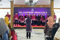 Ketua HIMPSI Jawa Timur, Dr. Dra. Soerjantini Rahaju, M.A., Psikolog Saat Melantik Kepengurusan HIMPSI SumenepI di Pendopo Agung Keraton Sumenep, Senin (20/10/2025)
