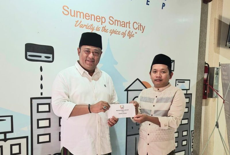 Ketua DPC PWRI Sumenep, Rusydiyono dan Kepala Diskominfo Sumenep Indra Wahyudi 