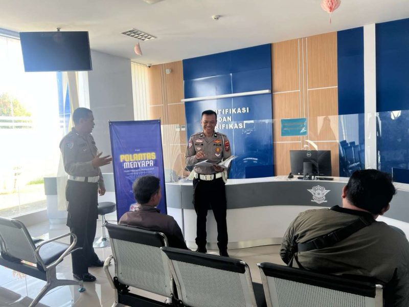 Polisi Menyapa di Kantor BPKB, Satlantas Sumenep Dorong Layanan Mutasi Kendaraan Tanpa Calo
