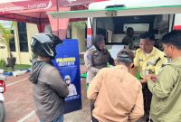 Polres Sumenep Hadirkan Pelayanan Publik Berkelas di Samsat, Polisi Sapa Warga dengan Senyum dan Edukasi