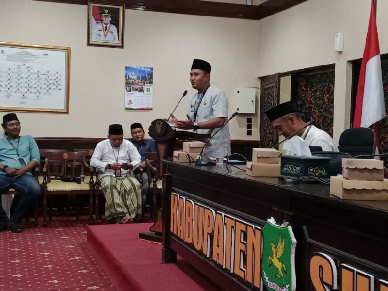 Kepala Bapenda Sumenep Faruk Hanafi Saat Memberikan Sambutan dan Membuka Resmi Acara Capasity Building Untuk Puskesmas Kabupaten Sumenep di Ruang Rapat Graha Arya Wiraraja Kantor Pemkab Sumenep, Kamis (23/10/2025)