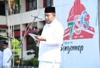 Bupati Sumenep Dr. H. Achmad Fauzi Wongsojudo SH, MH, Saat Membacakan Amanat di Peringatan Hari Santri Nasional 2025 Bertempat Di Halaman Depan Kantor Pemkab Sumenep, Rabu (22/10/2025) 