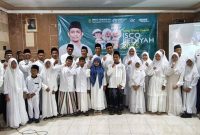 Foto Bersama Kadisdik Sumenep Agus Dwi Saputra, Kabid Pembinaan SD Serta Panitia Penyelenggara Bersama Para Juara 