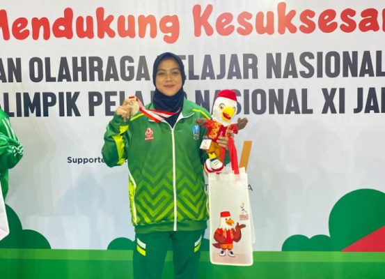 Atlet Pencak Silat Perisai Putih Sumenep Fetum Muksin Alkatiri Saat Meraih Medali Perak di Popnas 2025 di Jakarta