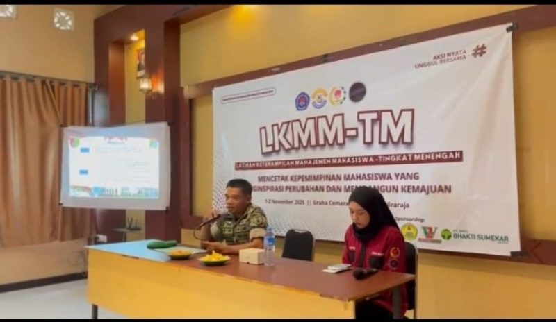 Pasi OPS Kodim 0827/Sumenep Kapten CZI Acep Kusnadi Saat Memberikan Materi di Fakultas Hukum UNIJA Madura, Sabtu (01/11/2025)