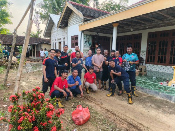 Tim Unit Reaksi Cepat Damkar Sumenep 
