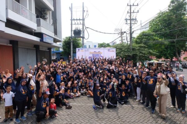Ratusan Warga Antusias Ikuti NasDem Jatim Fun Walk 2025 di Surabaya