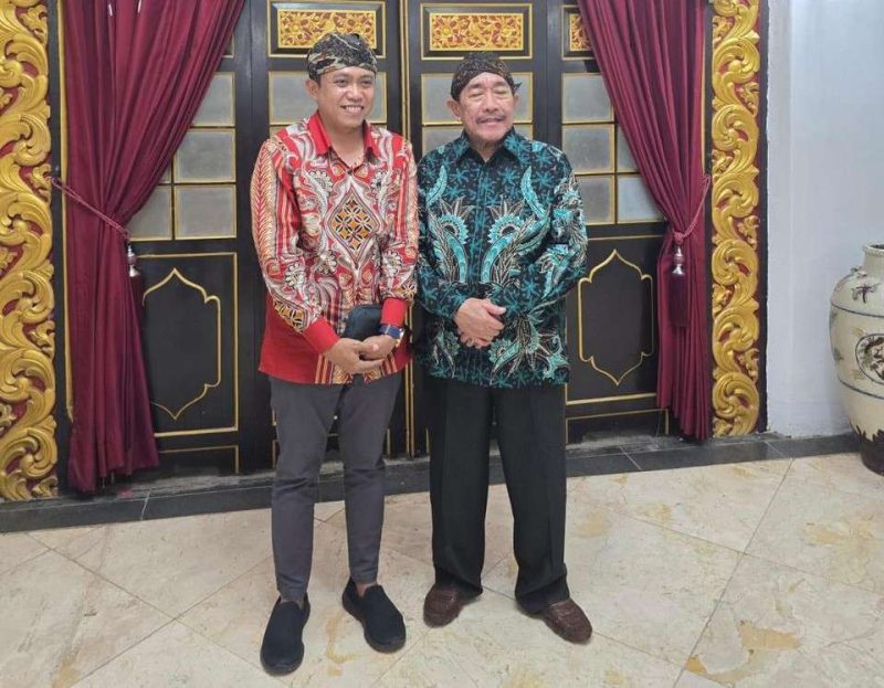 Wabup Sumenep KH Imam Hasyim dan Ketua DPC ISSITA Kabupaten Sumenep Dr. Naghfir di Acara Sumenep Investment Summit 2025 (10/11/2025)
