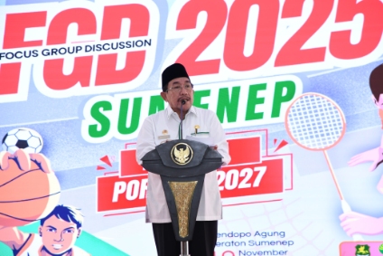 Wabup Sumenep KH. Imam Hasyim Saat Memberikan Sambutan di Acara FGD Bertajuk Sumenep Menuju Porprov 2027 di Gelar DPC PWRI Sumenep di Pendopo Agung Keraton Sumenep, Rabu (19/11/2025) 