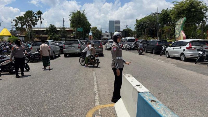 POLWAN POLRES SUMENEP SIGAP ATUR LALIN PASTIKAN SHOLAT JUM'AT AMAN DAN NYAMAN
