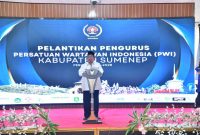Wakil Bupati Sumenep KH. Imam Hasyim Saat Memberikan Sambutan Di Acara Pelantikan PWI Sumenep Periode 2025-2028 di Pendopo Agung Keraton Sumenep, Rabu (26/11/2025) 