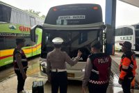 OPS ZEBRA SEMERU 2025, SATLANTAS SUMENEP EVALUASI KETAT ARMADA BUS UNTUK CEGAH KECELAKAAN