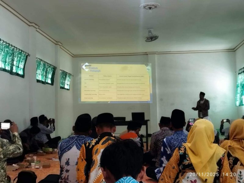 KOMITMEN BERSAMA: GURU MI LENTENG PERDALAM KURIKULUM LEWAT PELATIHAN MANDIRI