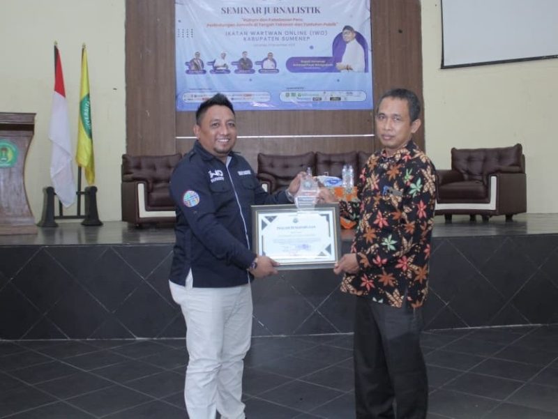 Ketua IWO Sumenep Imam Mustain R dan Rektor UPI Asmoni