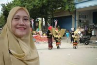 Kepala Bidang PAUD dan PNF Dinas Pendidikan Kabupaten Sumenep, Lisa Bertha Sutedja, S.E., M.Ak. Berlatang Belakang Pawai PAUD Kabupaten Sumenep 2025