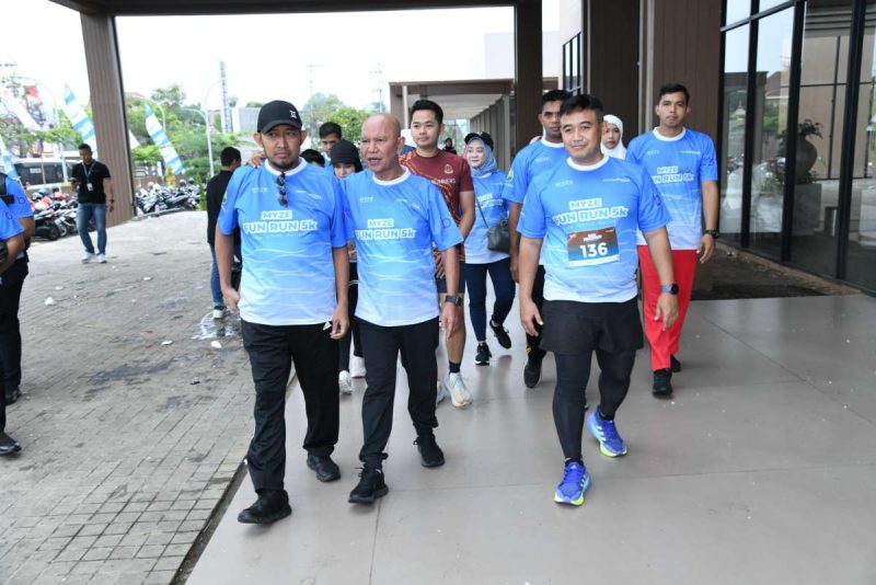 Bupati Sumenep Achmad Fauzi Wongsojudo saat Mendampingi Ketua Banggar DPR RI MH. Said Abdullah di Acara Mizye Fun Run 2025