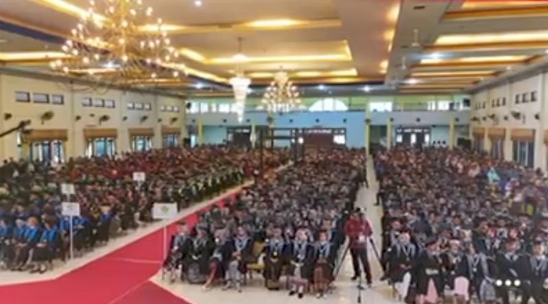 UPI SUMENEP WISUDA RATUSAN MAHASISWA, REKTOR TEGASKAN KAMPUS SIAP HADAPI TANTANGAN