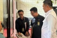Hakim Wasmat Dari Pengadilan Negeri Sumenep Saat Meninjau Pembinaan Batik Catra Di Rutan Sumenep